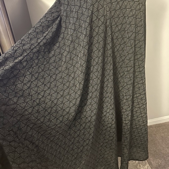 Cute Flowing Dress - Picture 4 of 4